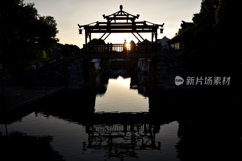 江苏苏州同里古镇水乡夜景