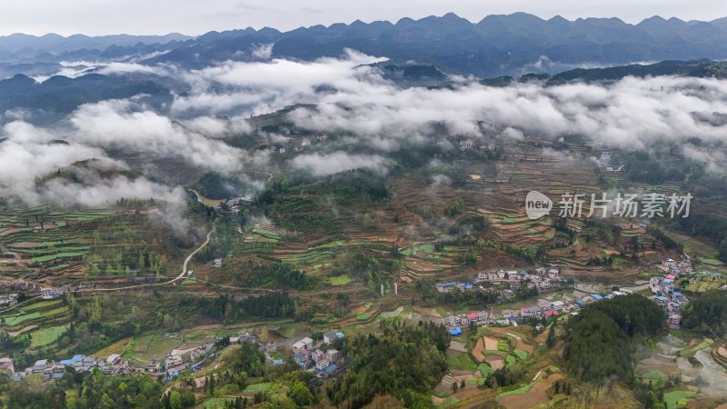 重庆酉阳：青山雾漫别样美