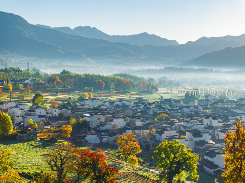 安徽徽州黄山黟县皖南徽派建筑秋色卢村村落