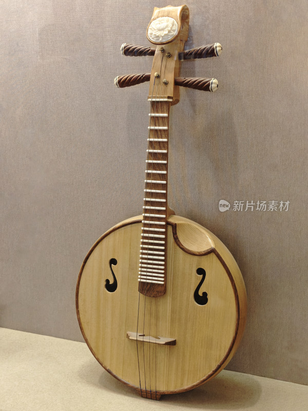 中式传统乐器月琴特写