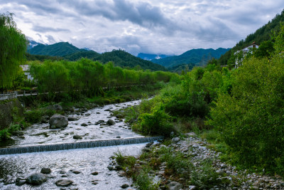 汉中留坝火烧店镇秦岭深处的山水田园风光