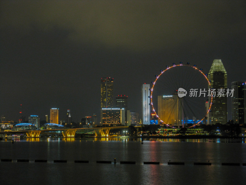 新加坡滨海堤坝眺望城市晚霞