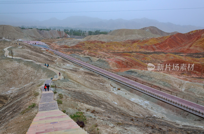 甘肃张掖七彩丹霞旅游景区公路景观