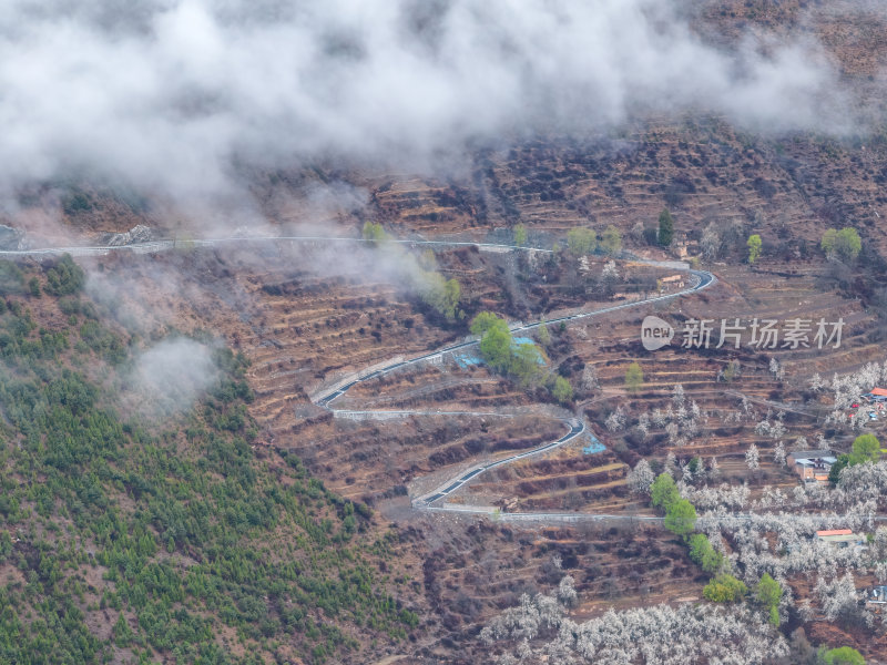 四川阿坝州金川梨花藏寨雪山高空航拍