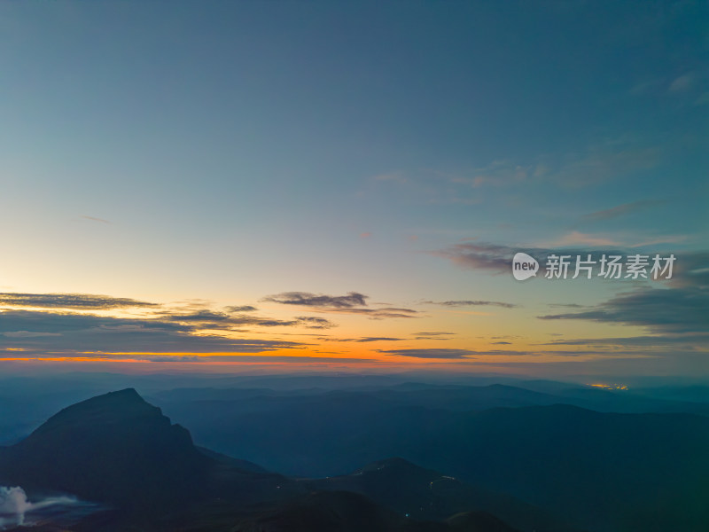 航拍日落时的夕阳天空景色