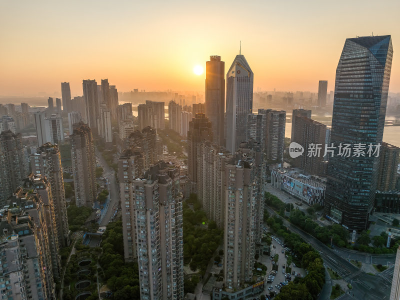 江西南昌红谷滩新区秋水广场夜晚日出航拍