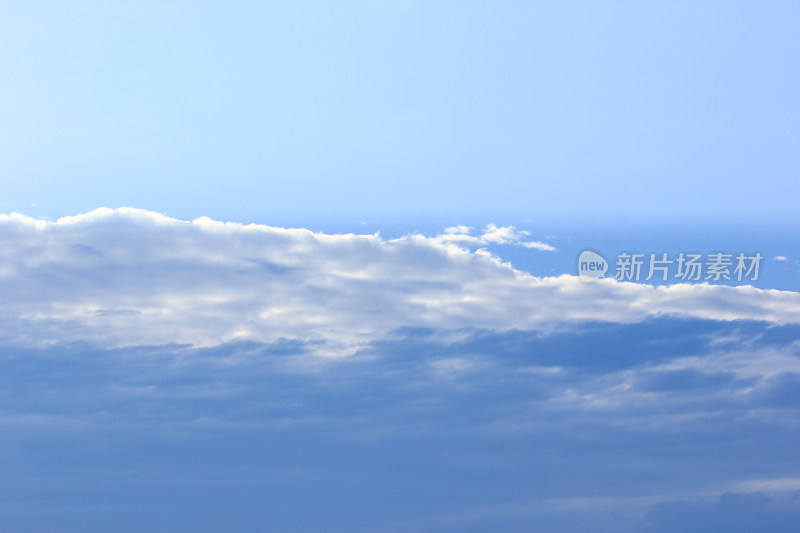 蓝色的天空云景