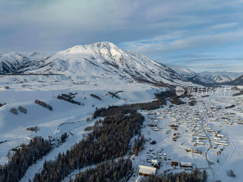 新疆北疆阿勒泰禾木冬季雪景童话世界航拍