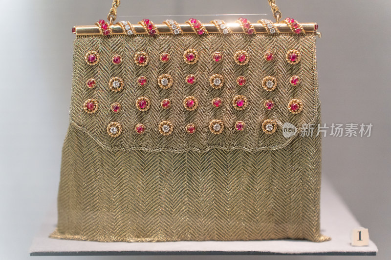 香港两依藏博物馆藏黄金红宝石钻石晚宴袋