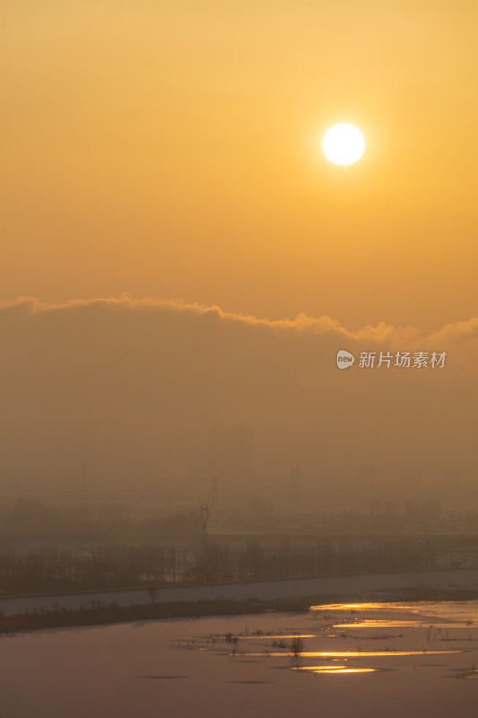 山东济宁邹城孟子湖日出雪景