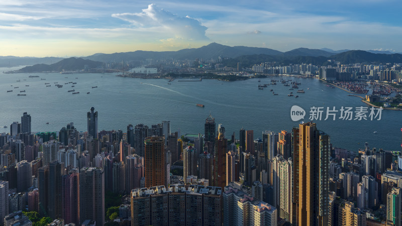 香港海洋及城市天际线白昼高视角