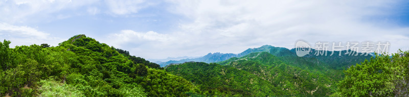 中国北京夏季慕田峪长城全景图