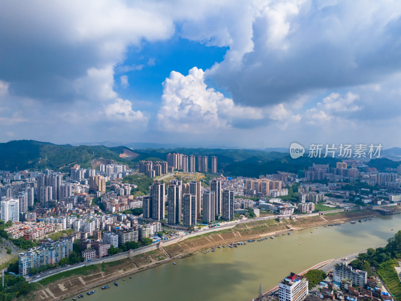 广西梧州城市大景蓝天白云航拍图