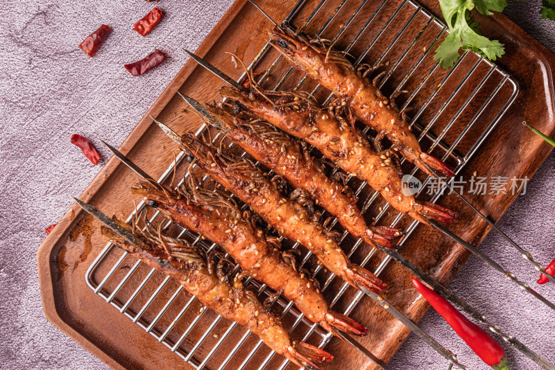 中国美食烧烤一盘美味的烤海虾
