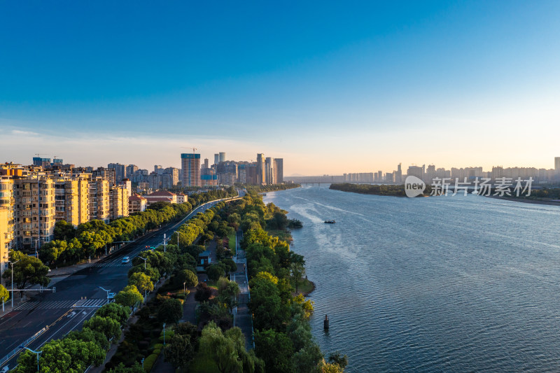 航拍湖南长沙湘江沿岸城市风光