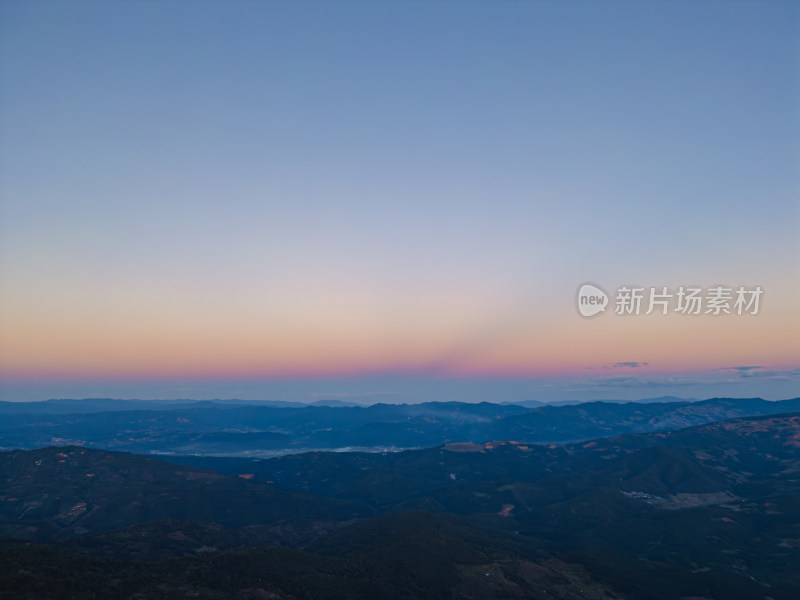 航拍暮色下的景迈山山峦叠嶂自然风光