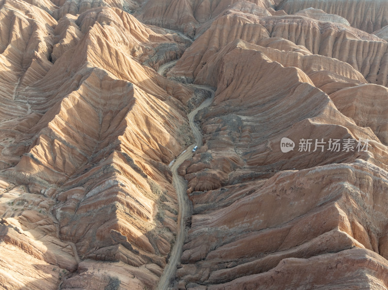 新疆南疆阿克苏库车天山红山石林大峡谷航拍