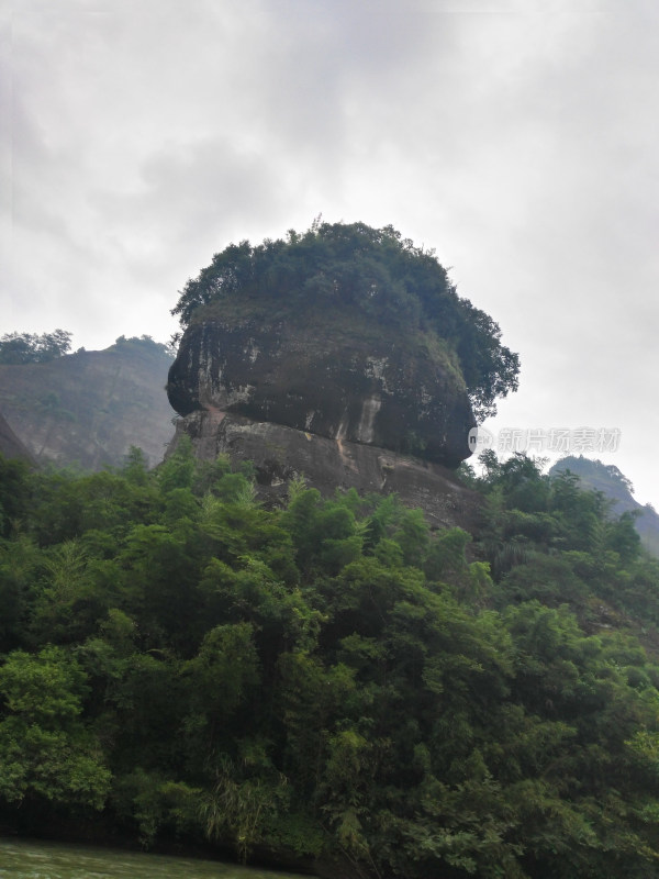 武夷山奇特岩石与植被景观