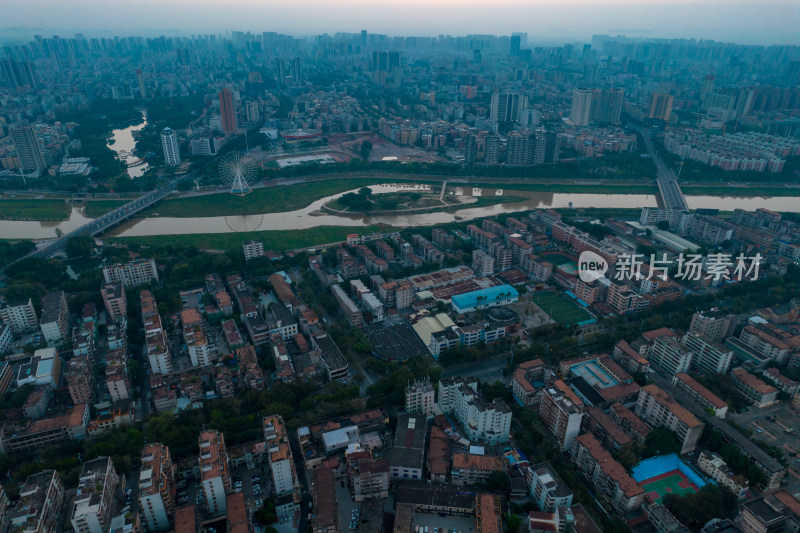 广东茂名城市清晨航拍摄影图