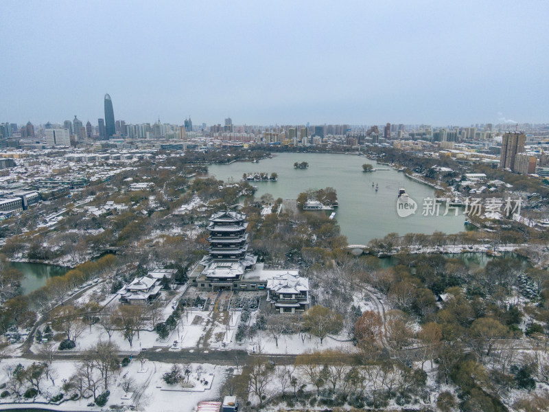 山东济南大明湖超然楼雪景航拍