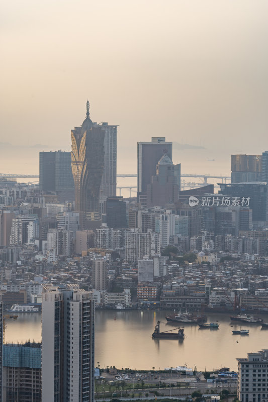 澳门半岛新葡京澳门塔CBD日出全景