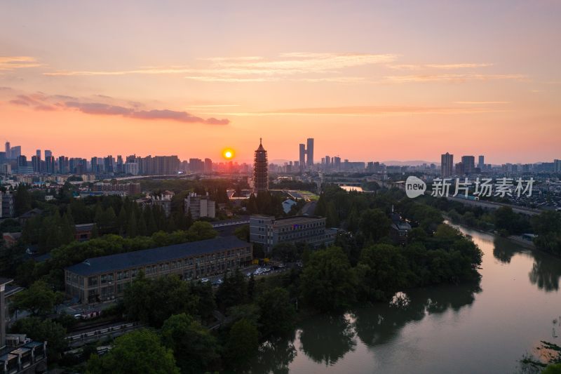 日落时南京大报恩寺