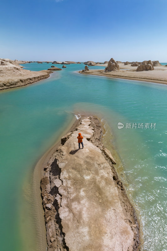 青海海西州乌素特水上雅丹奇异地貌高空航拍