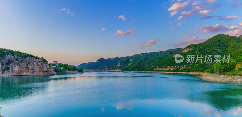 青山绿水美丽湖景