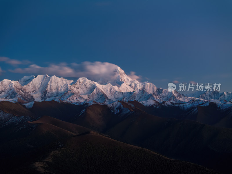 四川甘孜州木雅神山贡嘎神山雪山高空航拍