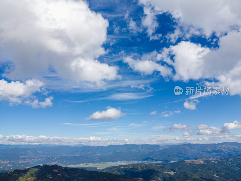 航拍蓝天白云下的景迈山山脉自然风光