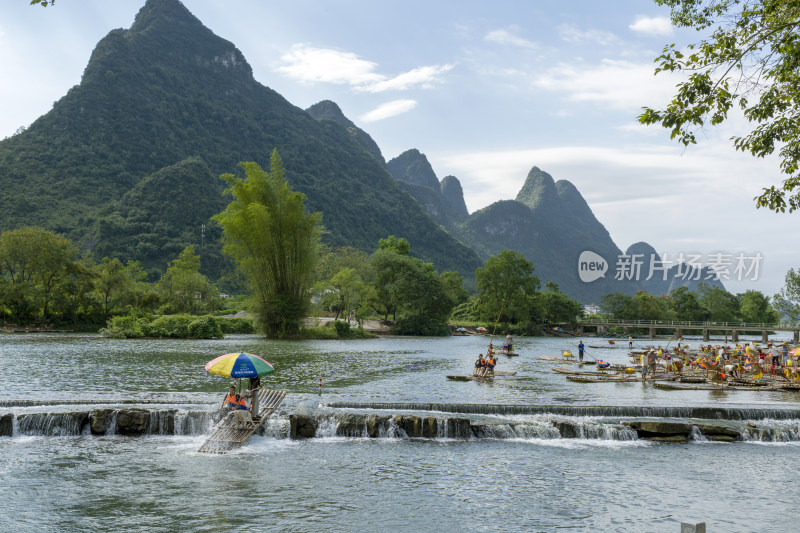 阳朔遇龙河竹筏漂流