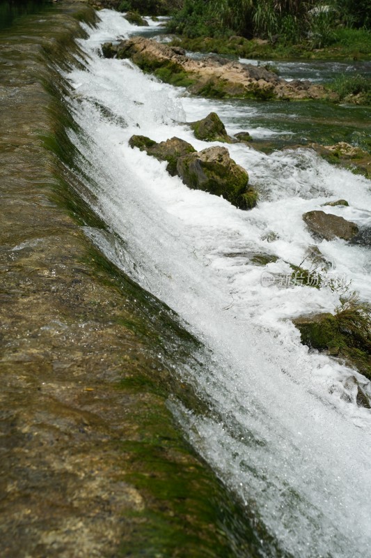 小溪流水