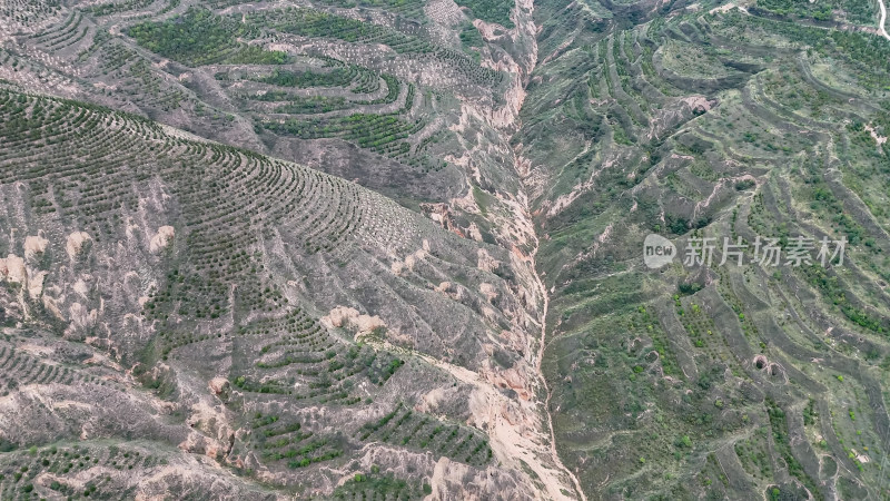 西北高山山谷沟壑自然风光航拍图