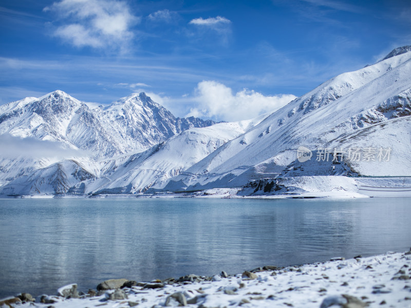 新疆帕米尔高原昆仑雪山白沙湖