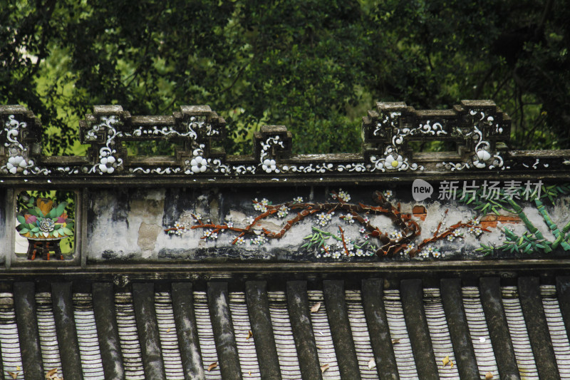 潮州古建筑屋顶精美的雕花装饰