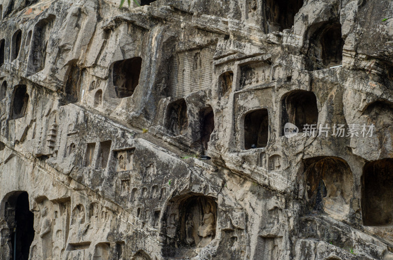 河南省洛阳市龙门石窟景区石壁上的许多佛窟