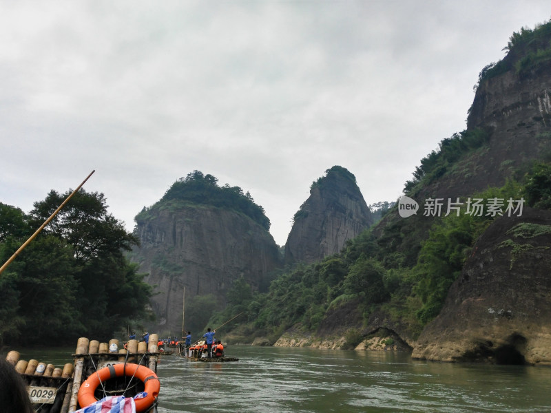 武夷山竹筏漂流自然风光