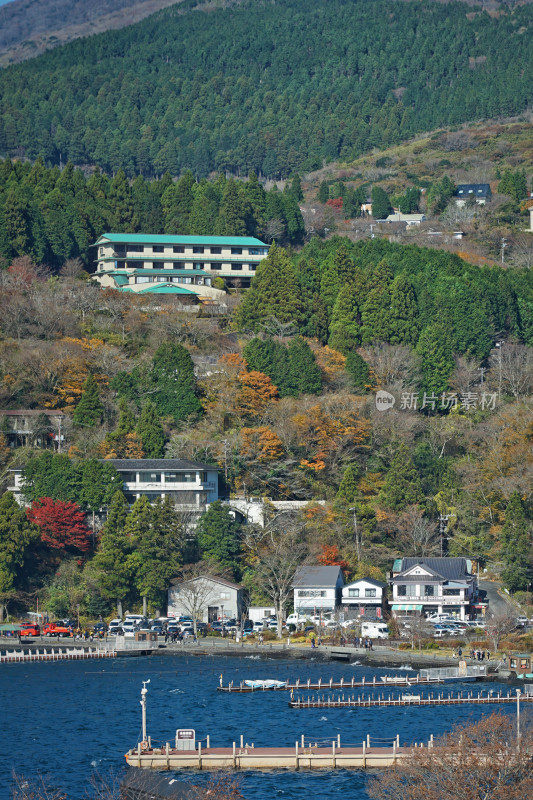 日本箱根，秋天的城市景观与芦之湖