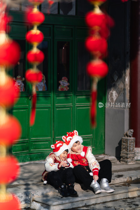 中国传统新年春节儿童红色可爱喜庆服装