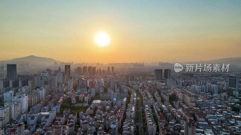 福建泉州傍晚城市风光航拍图