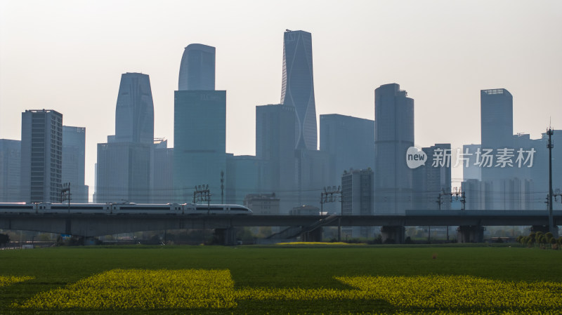 杭州钱江世纪城高铁行驶航拍