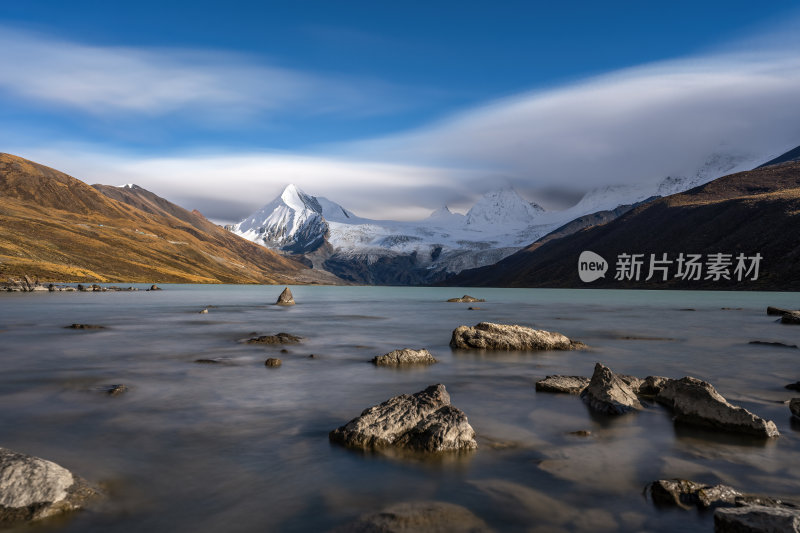 西藏那曲比如萨普神山圣山圣湖冰川壮丽景色