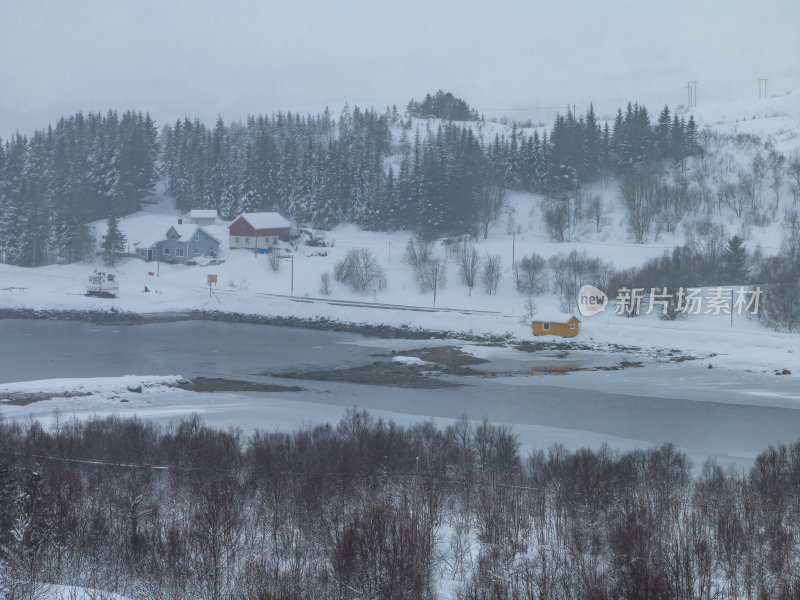 挪威罗弗敦群岛北极圈奥镇冬季雪景高空航拍