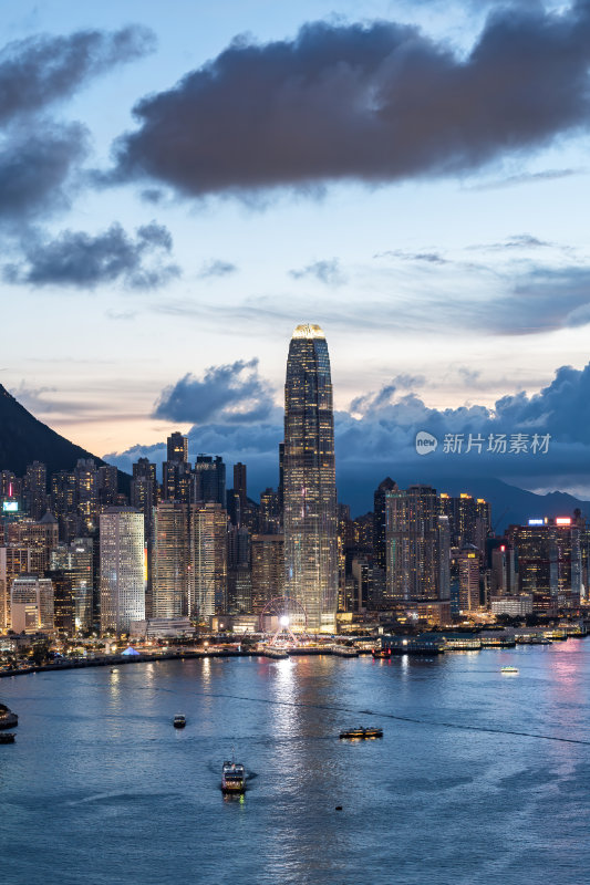 香港维多利亚港CBD中环日落夜景繁华都市