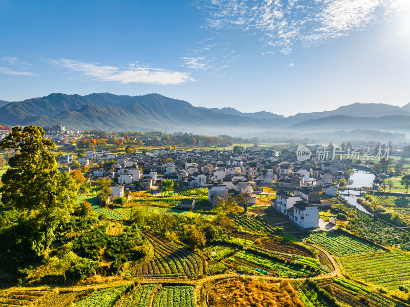 安徽徽州黄山黟县皖南徽派建筑秋色卢村村落