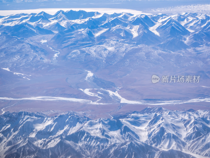 飞机上拍的冬季新疆天山山脉