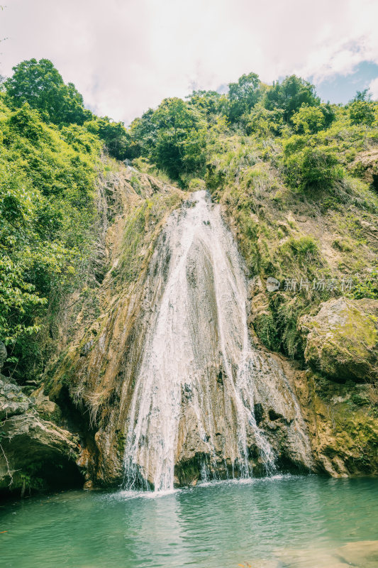 广西柳州鱼峰区香炉山瀑布