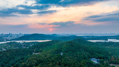 武汉马鞍山森林公园临湖景色