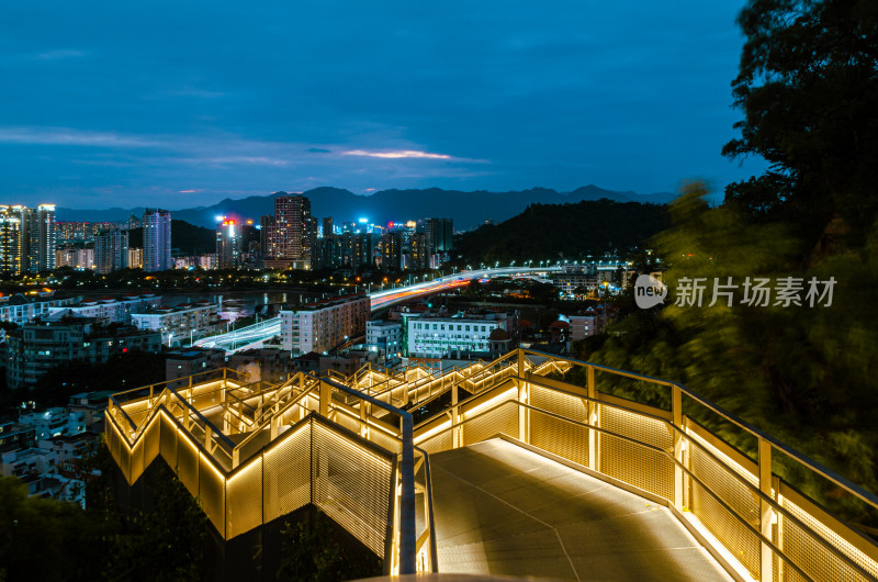 福建省福州的城市森林步道——福道夜幕风光