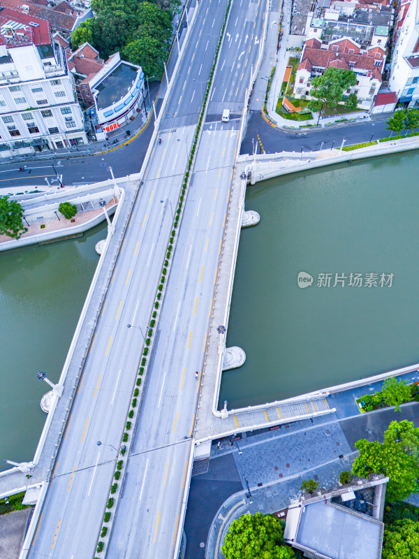 早晨俯瞰航拍上海苏州河街景